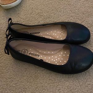 Black children’s ballet flats size 6